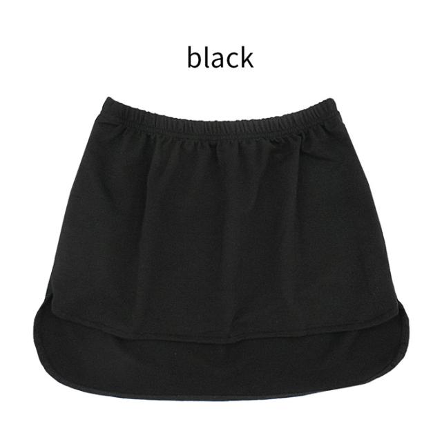 トップスの下に1枚プラスでオシャレなレイヤードコーデが完成