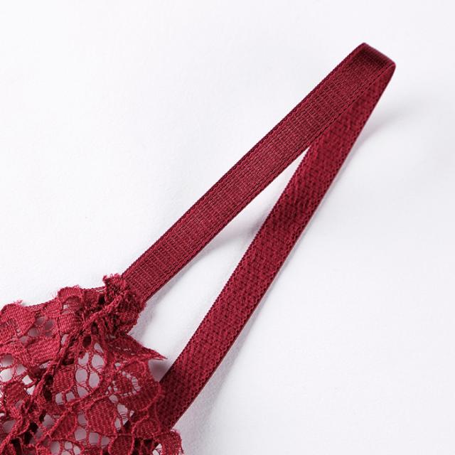 抜け感あるおしゃれを楽しむ。ゆるっと可愛い、レースの三角ブラ