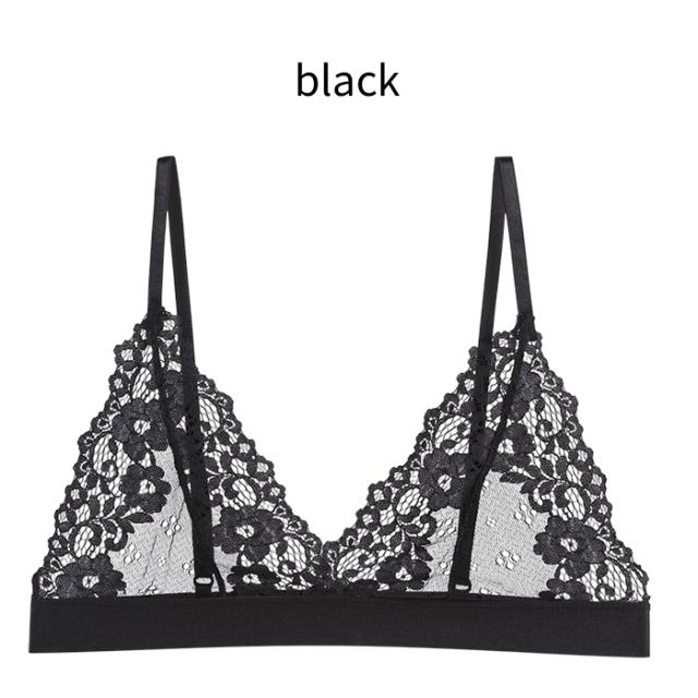 抜け感あるおしゃれを楽しむ。ゆるっと可愛い、レースの三角ブラ