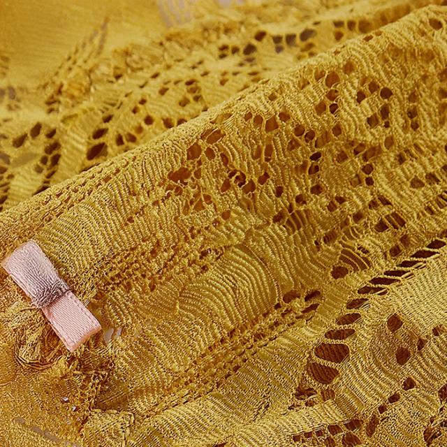 透け感レースで大人可愛く、後ろ姿まで魅力的なTバック