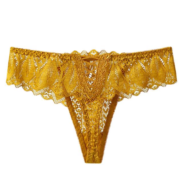 透け感レースで大人可愛く、後ろ姿まで魅力的なTバック