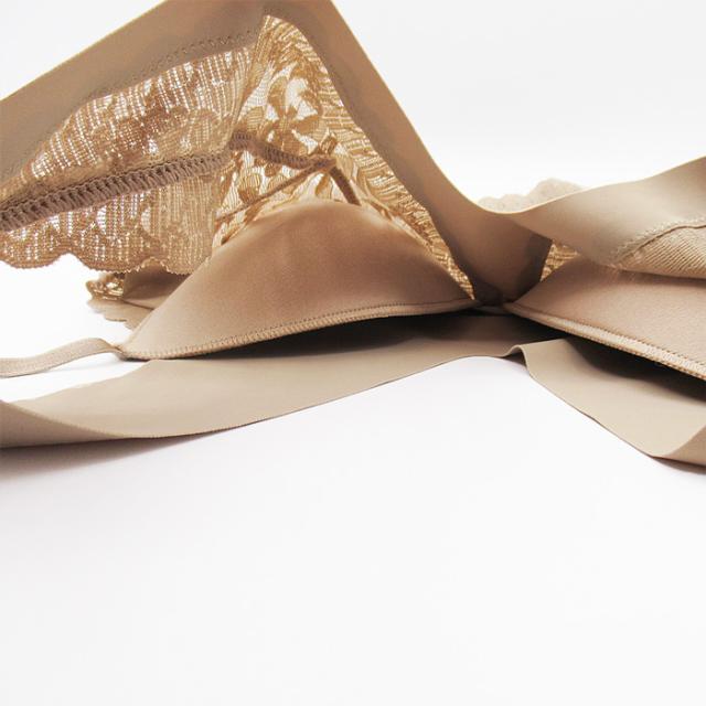 伸縮性のある柔らかい生地 ブラがいらない大人のタンクトップ