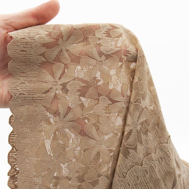 伸縮性のある柔らかい生地 ブラがいらない大人のタンクトップ