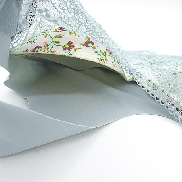 花柄＆透けるレースで可愛さアップ！楽な付け心地シームレスブラ