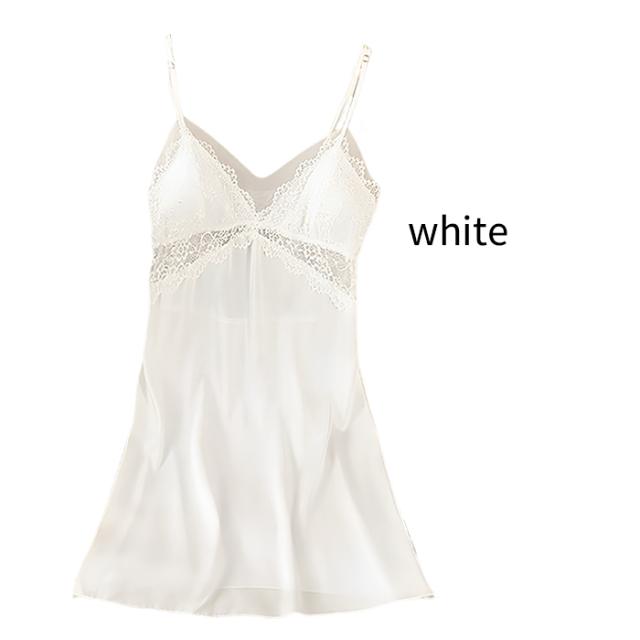 艶やかサテンと繊細レースが魅せる大人のスリップ