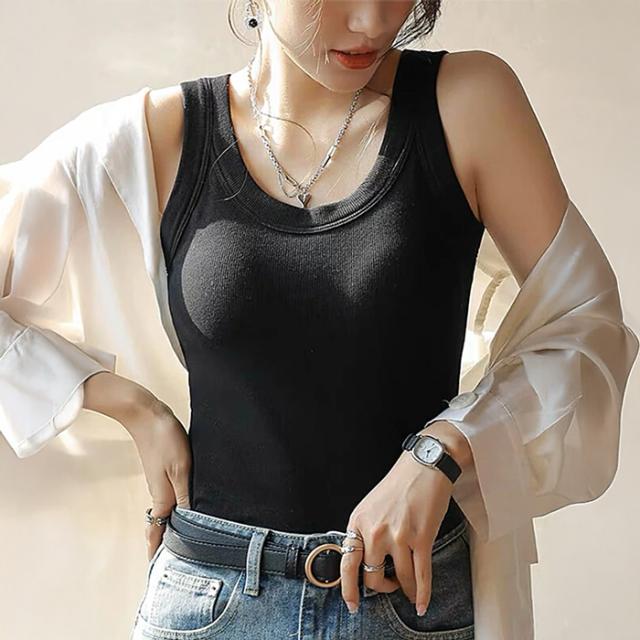 大人女子のカップ付き「見えてもいいインナー」