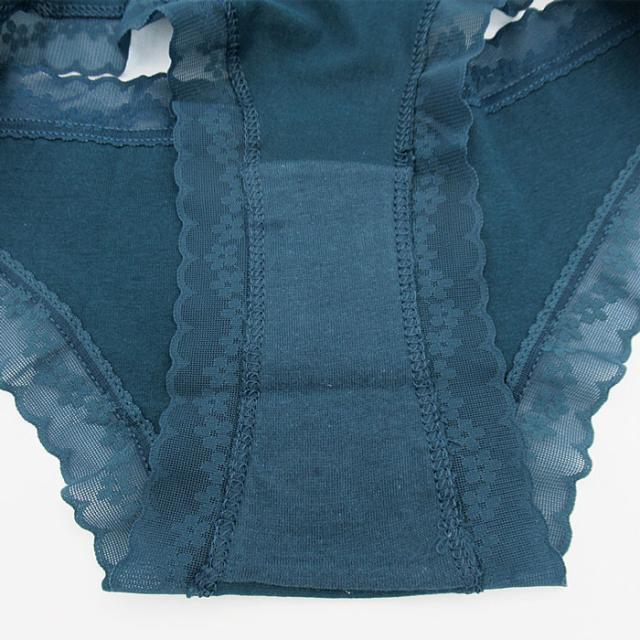 キレイなヒップライン綿素材のブラジリアンショーツ