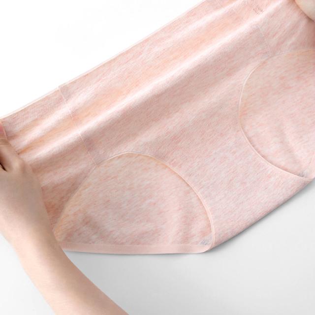 締め付けない優しい着心地！シームレスショーツ