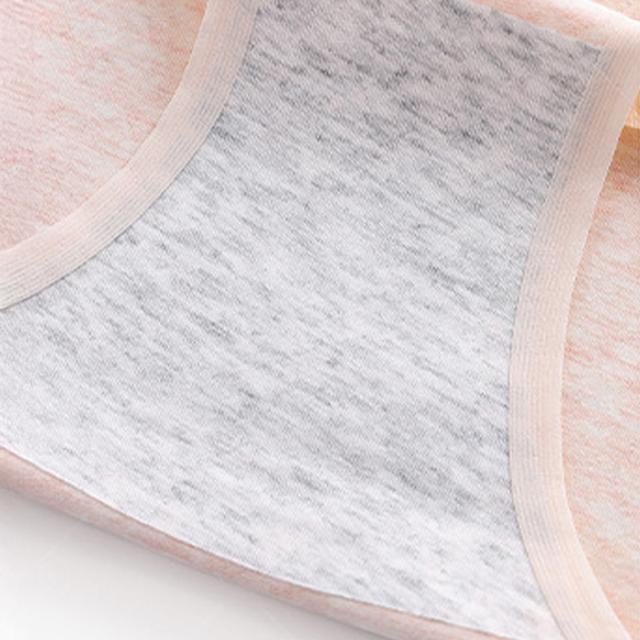 締め付けない優しい着心地！シームレスショーツ