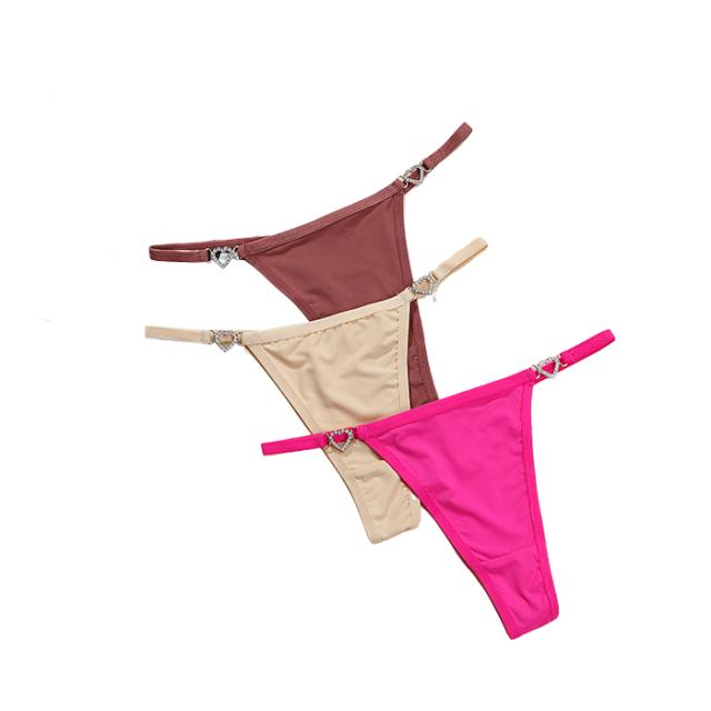 サイドのハートチャームがさりげなく輝く、上品かわいいTバック