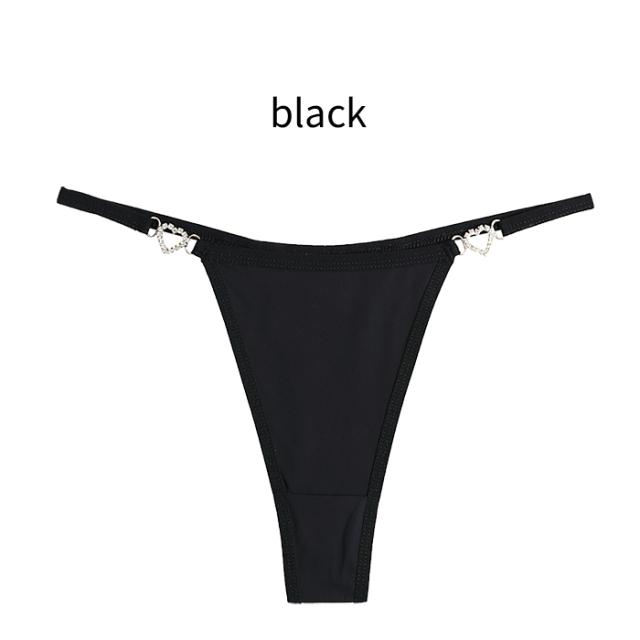 サイドのハートチャームがさりげなく輝く、上品かわいいTバック