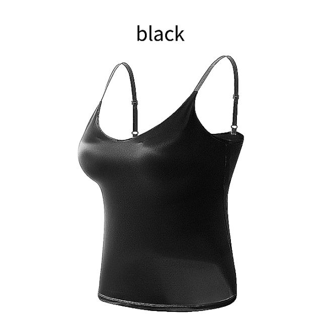 1枚で魅せる、艶めく美ラインカップ付きキャミソール。