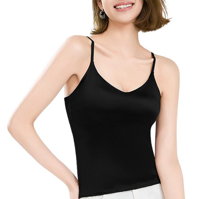 1枚で魅せる、艶めく美ラインカップ付きキャミソール。