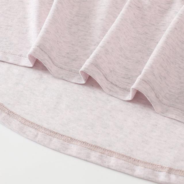 普段着Tシャツ。折り返し袖とゆったりシルエットでこなれ感