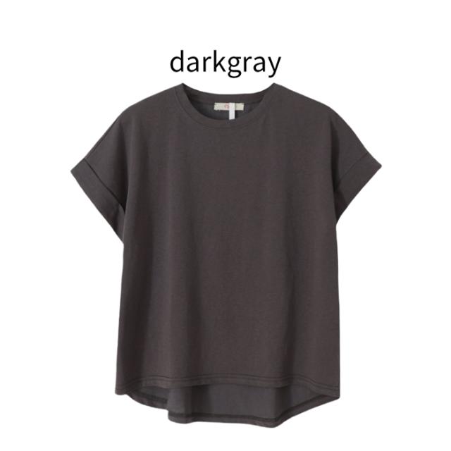 普段着Tシャツ。折り返し袖とゆったりシルエットでこなれ感