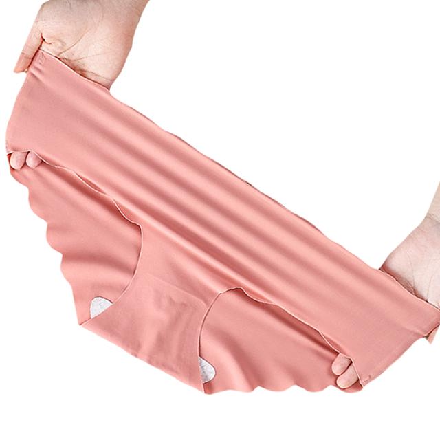 締め付けゼロ サラサラ軽い素肌に溶け込むシームレスショーツ