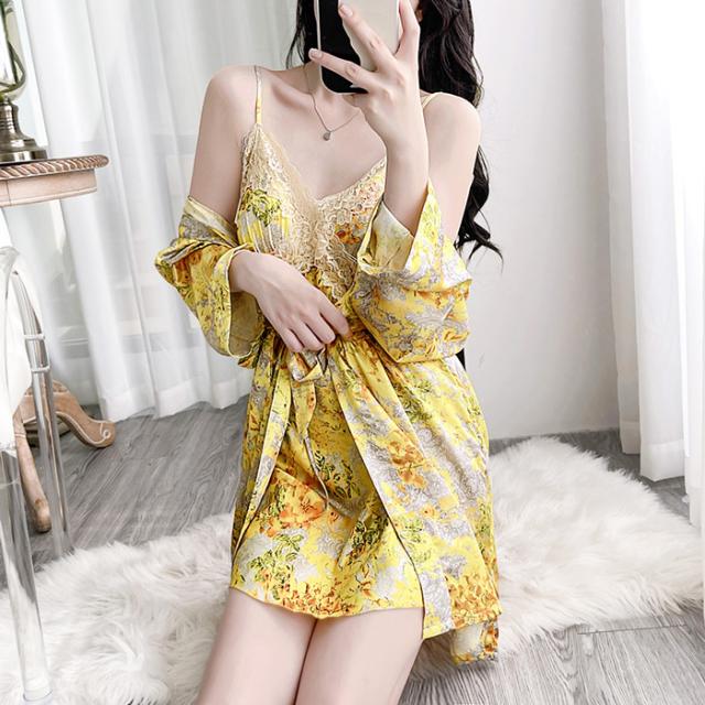 艶めくサテンのセクシーランジェリースリップ＆ガウンセット