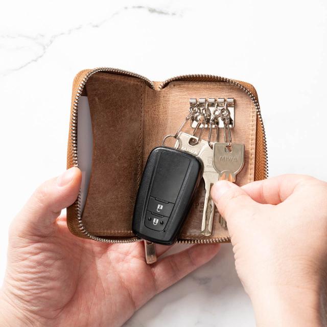 内側も本革で高級感