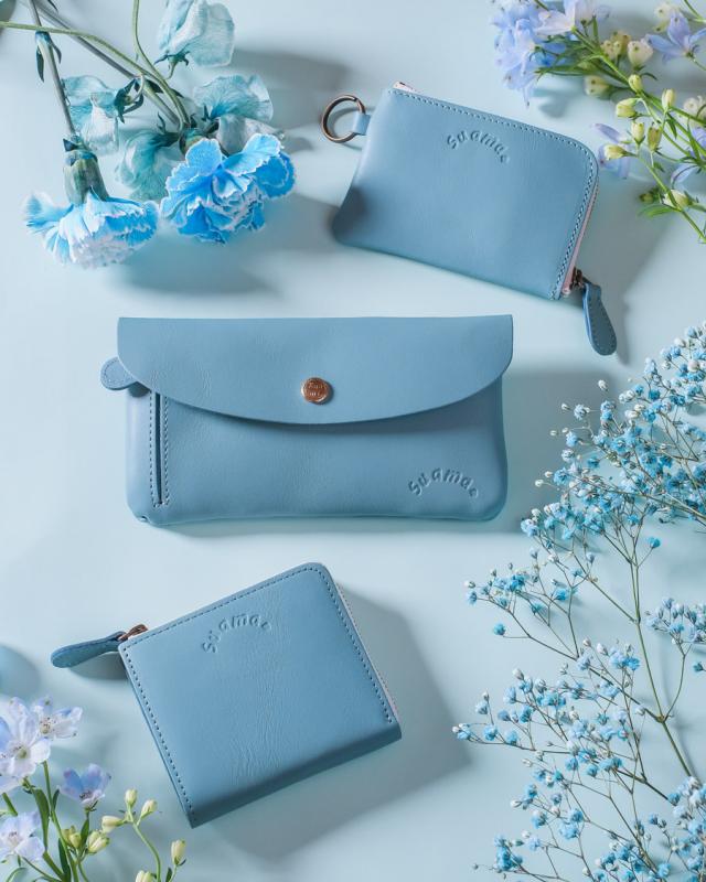 ブルーのかわいい財布
