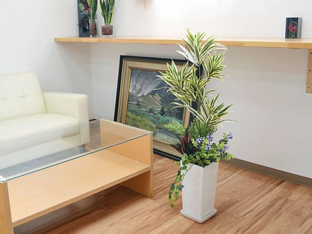 人工観葉植物 寄せ植え(ドラセナ・ソングオブインディア) 陶器鉢 イメージ3