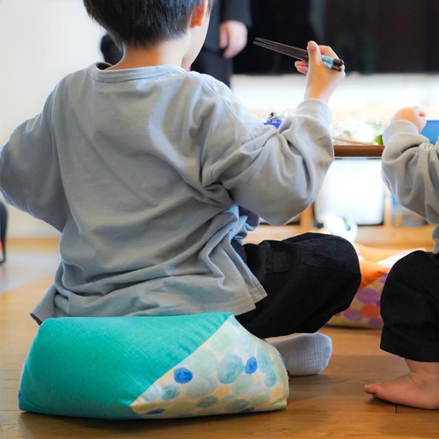 洛中高岡屋 おじゃみキッズ 習 子供用 座布団 豆椅子 豆イス キッズチェア おしゃれ かわいい 和風 日本製 フロアクッション スツール ローテーブル用 姿勢サポート