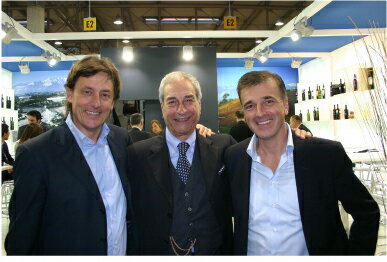 中央がオーナーのユリウス・カミッロ