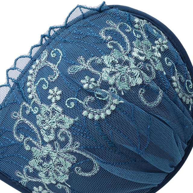 ヌーブラ・エアーライト エメ