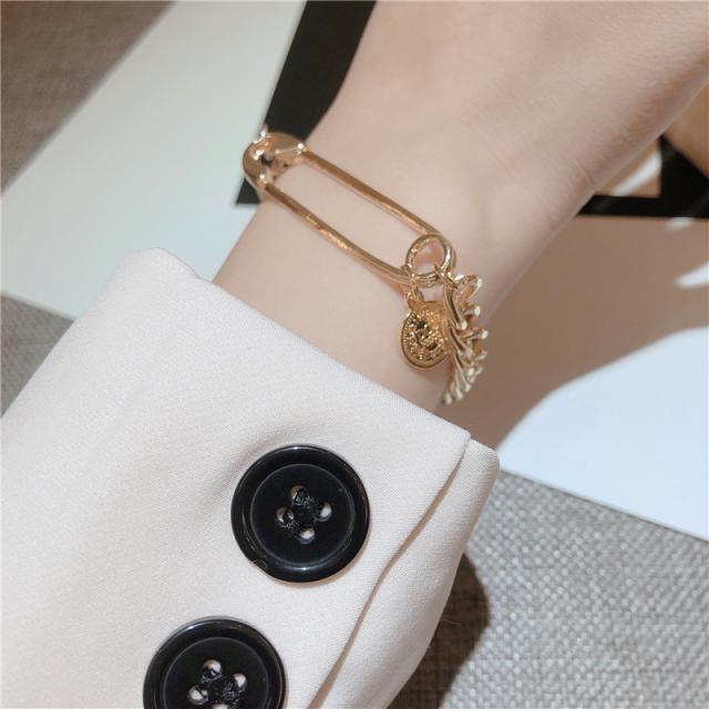 安全ピン型 チェーン ブレスレット