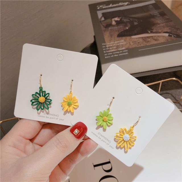 デイジー フラワー アシンメトリー ピアス