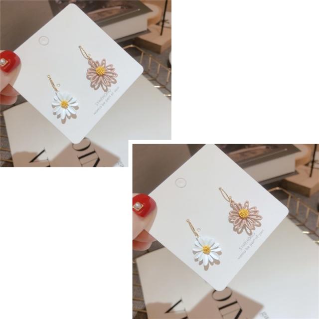 デイジー フラワー アシンメトリー ピアス