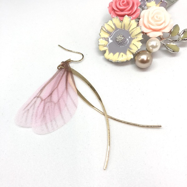 弓形蝶々のピアス