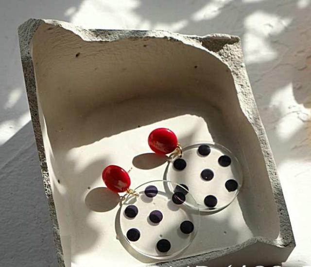 ドット プレート アクリル ピアス