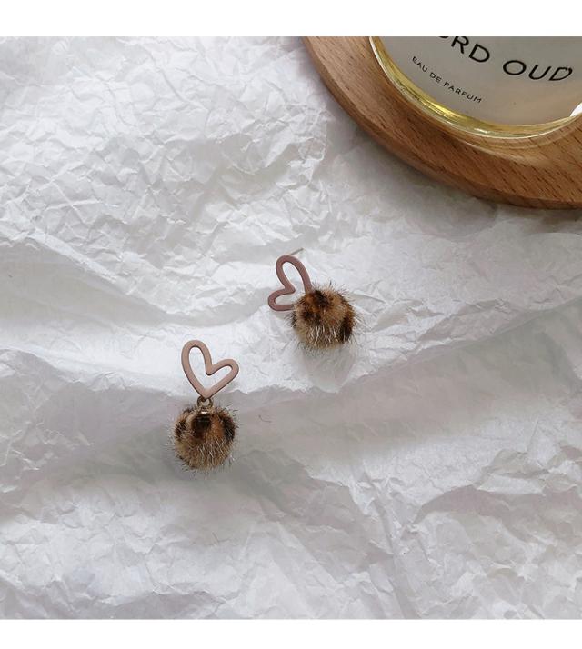 ハート ぼんぼん ピアス