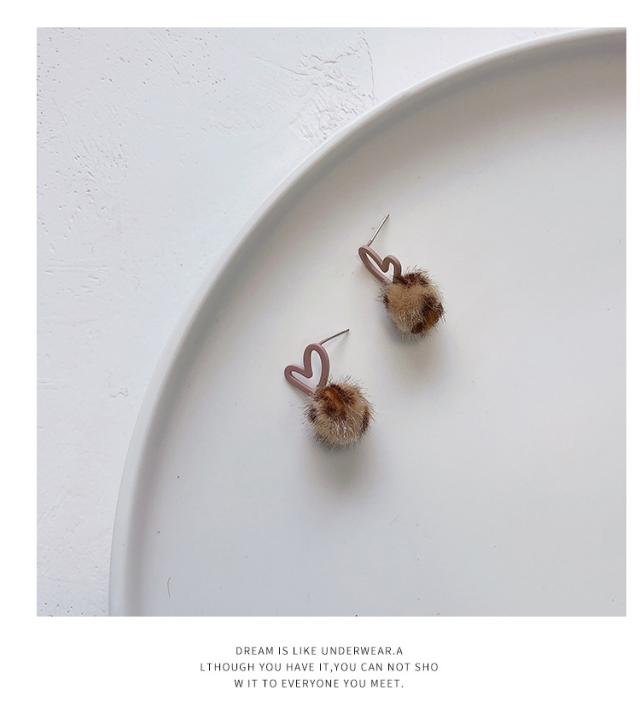 ハート ぼんぼん ピアス