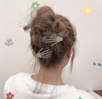 スケルトン ハンド ビジュー ヘアクリップ