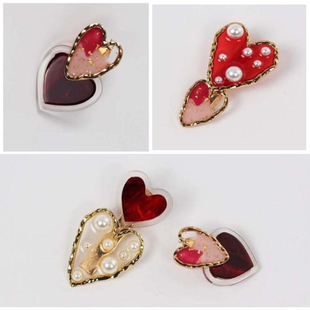 赤いハートのハンドメイド風ヘアクリップ