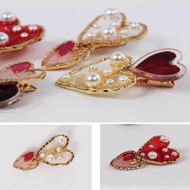 赤いハートのハンドメイド風ヘアクリップ