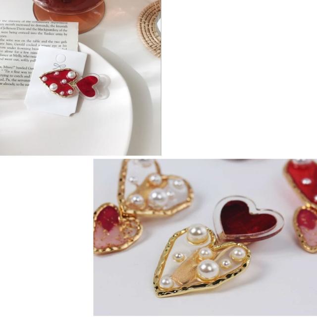 赤いハートのハンドメイド風ヘアクリップ