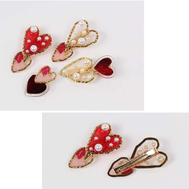 赤いハートのハンドメイド風ヘアクリップ