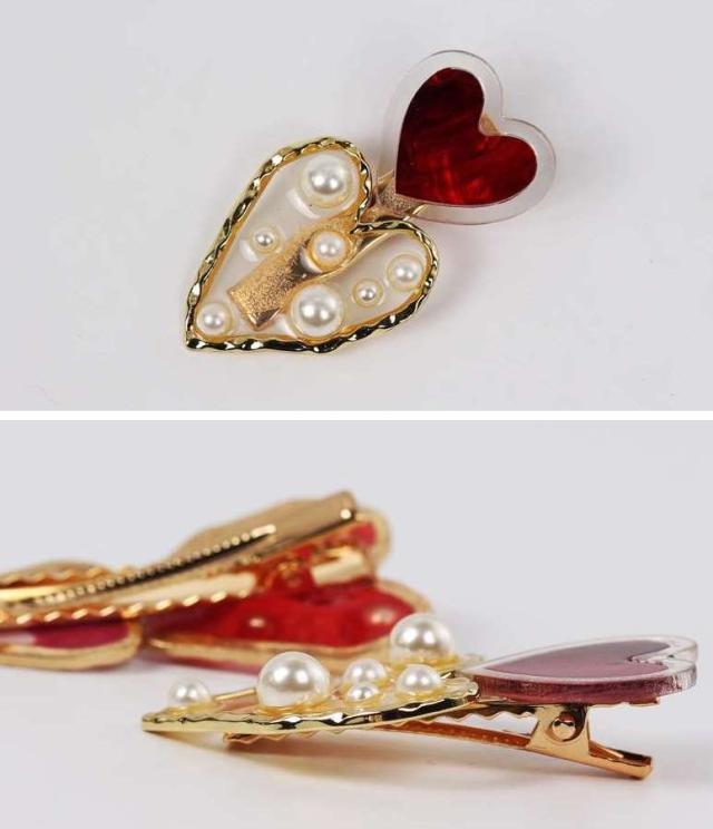 赤いハートのハンドメイド風ヘアクリップ