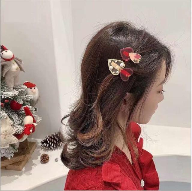 赤いハートのハンドメイド風ヘアクリップ