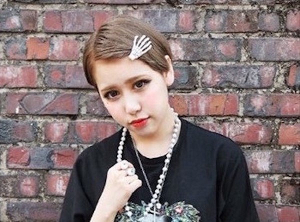 ボーンハンドヘアクリップ