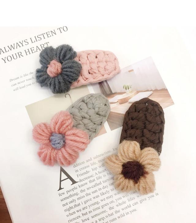 ヘアクリップ　ニット