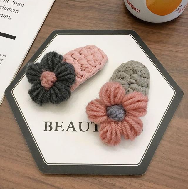 ヘアクリップ　ニット