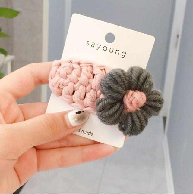 ヘアクリップ　ニット