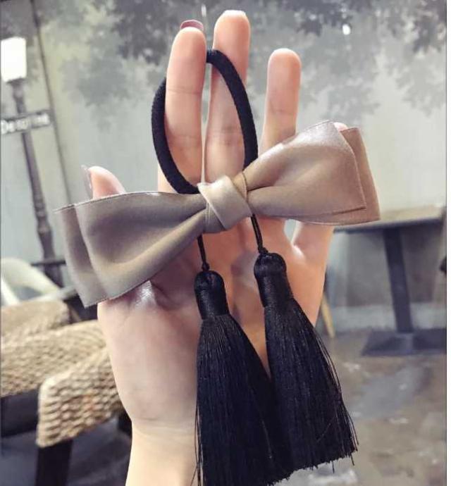 タッセル付き エレガント ヘアゴム