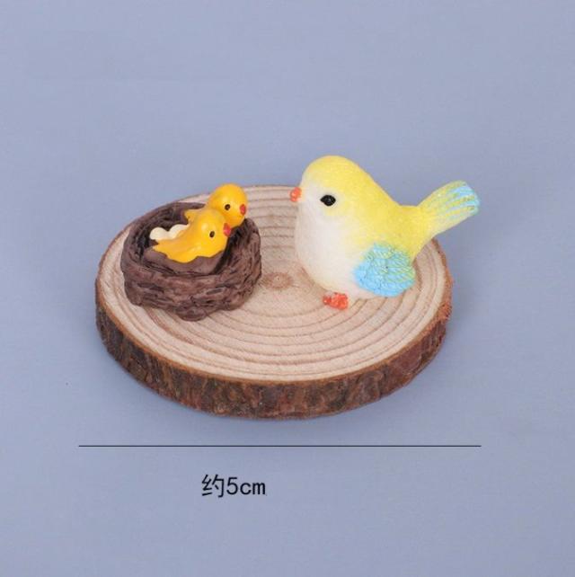 ミニチュア雑貨  小鳥 ひな 木製台 ３点セット