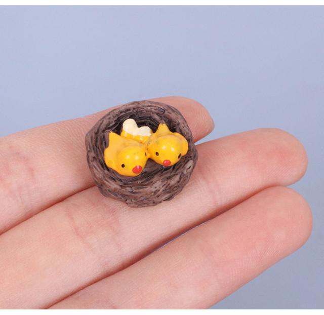 ミニチュア雑貨  小鳥 ひな 木製台 ３点セット