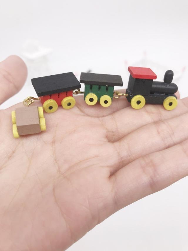 ミニチュア雑貨 おもちゃ 汽車