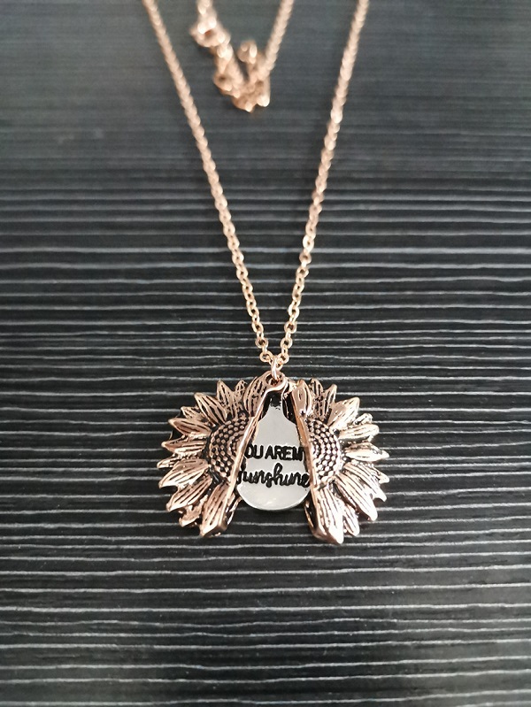ネックレス ひまわり ロゴ